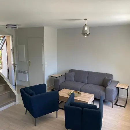 Maison Velo Piscine Tennis 別荘