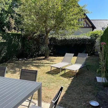 Maison Velo Piscine Tennis Holiday home *