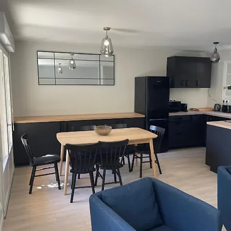 Holiday home Maison Velo Piscine Tennis *