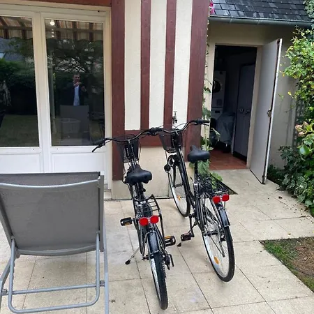 Maison Velo Piscine Tennis 펜션 도빌