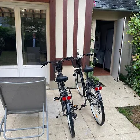 Maison Velo Piscine Tennis Holiday home Deauville